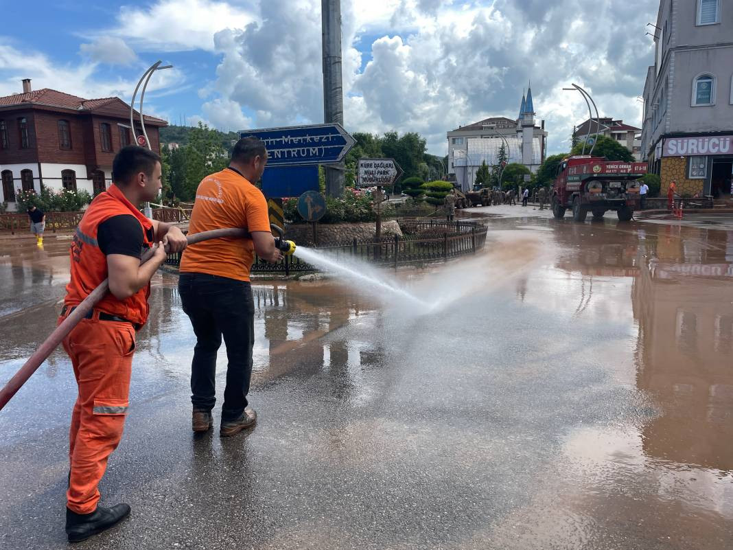 Bartın’daki sel felaketi havadan görüntülendi. Yardıma Mehmetçik koştu - Resim: 1